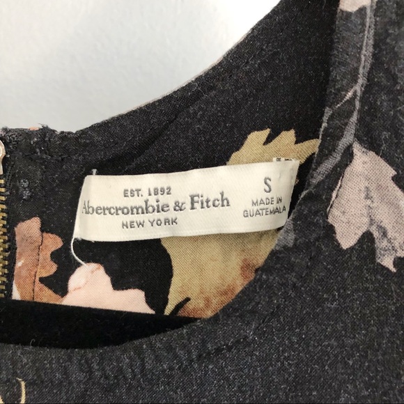 SOLD / A&F Floral Crop Top - Picture 3 of 6